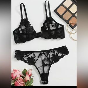 Beautiful 2 Piece Bra and Panty Set Black Size M NWT